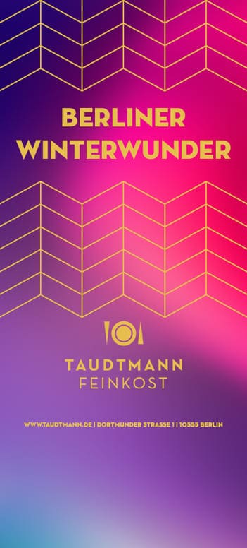 ❄️ Berliner Winterwunder Kräftige Pink-, Lila- und Blautöne treffen auf goldene Akzente: Die Banderole „Berliner Winterwunder“ ist ein echter Hingucker. Sie spiegelt die bunte, kreative Energie der Hauptstadt in der kalten Jahreszeit wider. Ideal für Feinkost Geschenkboxen aus Berlin, die Genuss und Design verbinden. Jede Banderole ist personalisiert und kann mit eigenem Logo oder Grußtext versehen werden – für ein ganz besonderes Wintergeschenk.