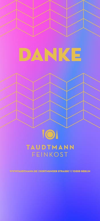 💌 Danke Ein strahlender Farbverlauf in Pink, Lila und Hellblau trägt den goldenen Schriftzug „Danke“. Elegant, schlicht und doch modern – perfekt, um Wertschätzung stilvoll auszudrücken. Diese Taudtmann Feinkost-Banderole ist personalisierbarund eignet sich ideal für Dankesgeschenke, Mitarbeiterpräsente oder Kundengeschenke mit Berliner Feinkost.
